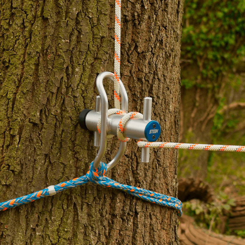 Stein lowering device mounted to a tree